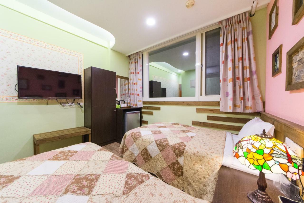 Sunrise Champs Hostel Hualien stad Exteriör bild